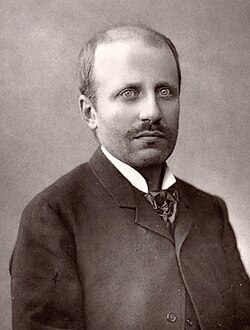 صورة لأحد رواد جمع الطوابع
