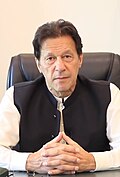حيوانات عمران خان الأليفة: علاقة خاصة ومثيرة للجدل