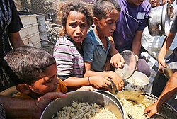 سيارة إسعاف مدمرة