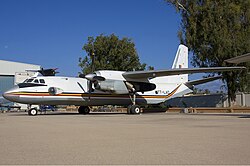 طائرة An-26 في المطار