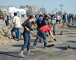 عمل تطوعي إنساني
