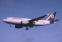 إقلاع طائرة إيرباص A310
